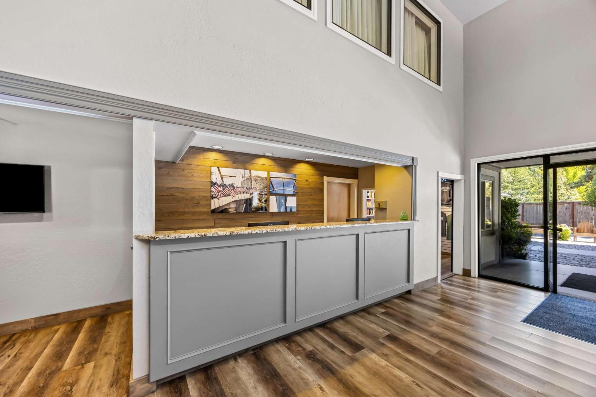 Best Western Inn At The Rogue Rogue River Екстер'єр фото