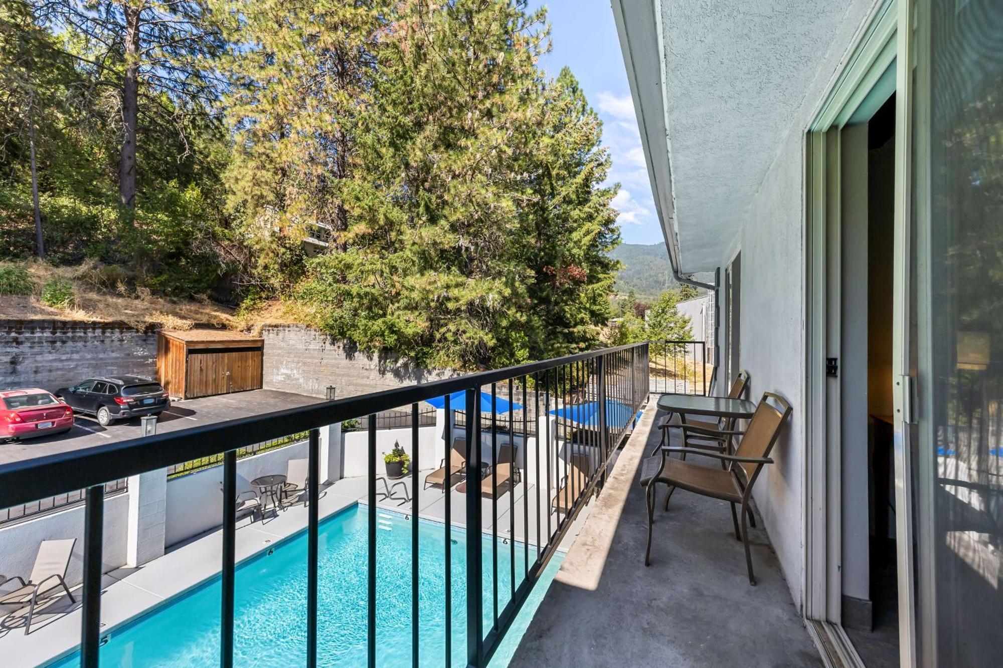 Best Western Inn At The Rogue Rogue River Екстер'єр фото