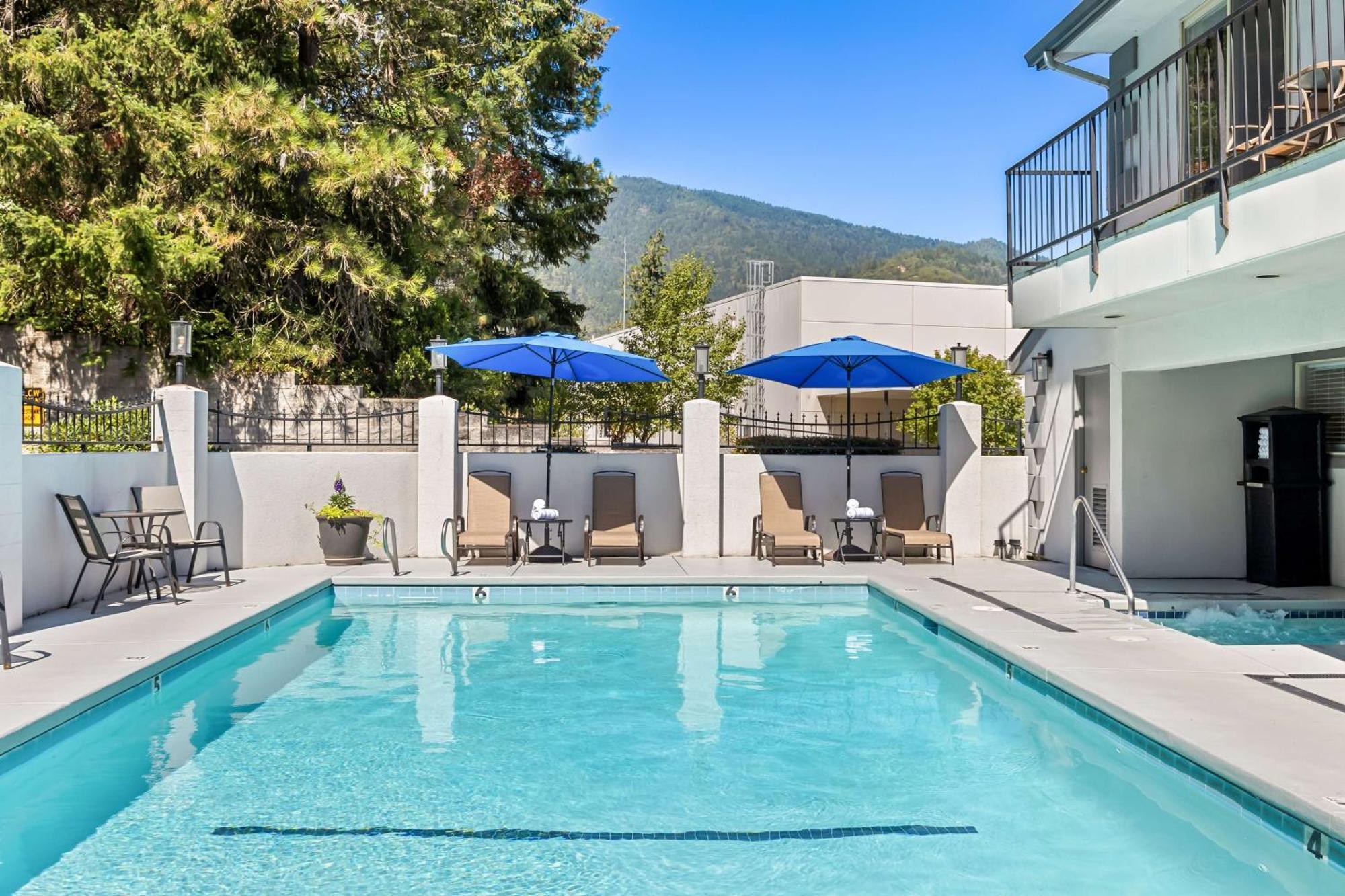 Best Western Inn At The Rogue Rogue River Екстер'єр фото